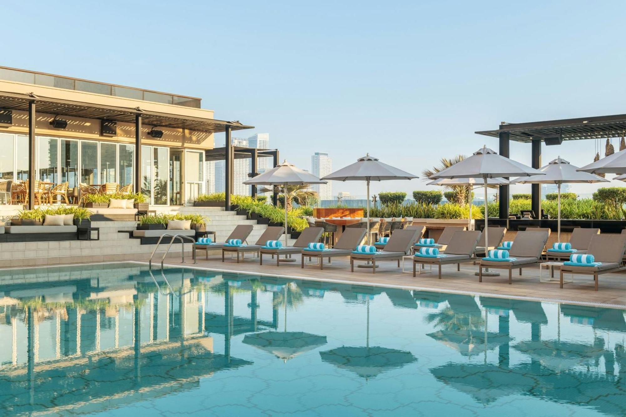 Grosvenor House, A Luxury Collection Hotel, Dubai Bagian luar foto The rooftop pool at the hotel